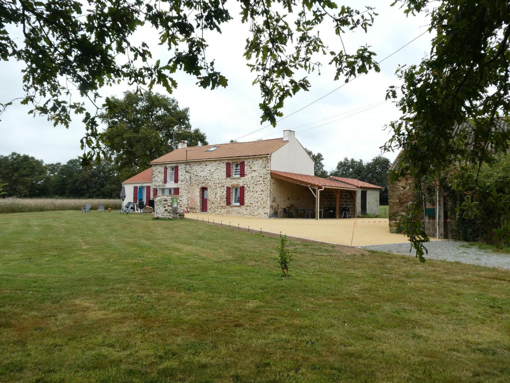 Maison Renovee En Pleine Campagne Avec Terrain, Terrasse Et Equipements Familiaux - Fr-1-426-157 Villa La Roche-sur-Yon Exterior photo